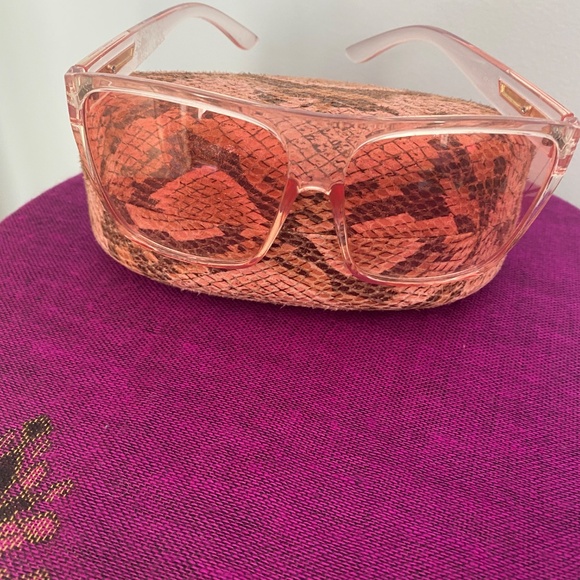 Oversized Pink sunglasses and pink snakeskin hard case - Picture 4 of 13